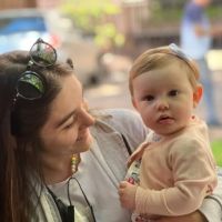 Pampita consiguió a la niñera perfecta: su sobrina Brisa Ardohain vino a cuidar a Ana