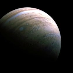 La sonda Juno tomó las imágenes a una distancia de 61.000 kilómetros.
