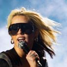 Preocupación por Miley Cyrus: un rayo impactó en el avión en que viajaba