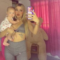 Tamara Báez le respondió a una seguidora que le preguntó por qué maquillaba a su hija