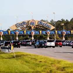 Vista de la entrada de Walt Disney World en Orlando, Florida. Los empleados están organizando un paro en toda la empresa para protestar por la respuesta de Walt Disney Co. a la controvertida legislación aprobada en Florida conocida como el proyecto de ley  | Foto:Octavio Jones/Getty Images/AFP