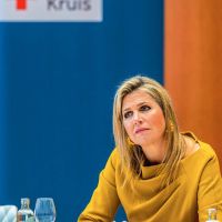 El llanto de Máxima en su visita un centro para refugiados de Ucrania en Ámsterdam