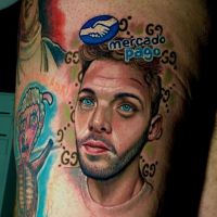 La reacción de Santi Maratea al ver que un seguidor se tatuó su cara