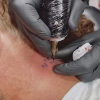 Luciano Castro sorprendió con un tattoo con un llamativo mensaje