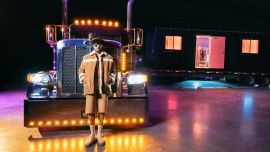 El trailer tiene 16 metros de largo y una decoración muy particular en su interior.