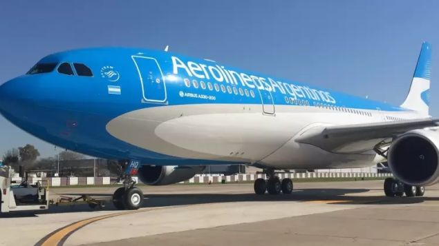 Amenaza de bomba a un vuelo de Aerolíneas Argentinas: detuvieron a una azafata