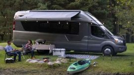 En su interior el Thor parece adaptarse a los tiempos que corren, con dispositivos digitales en todos lados.