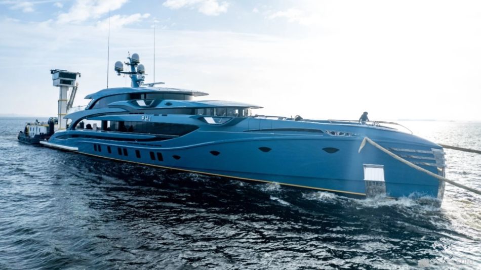 Superyate Phi