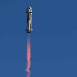 Un cohete Blue Origin New Shepard se lanza desde el sitio de lanzamiento uno en el oeste de Texas al norte de Van Horn. AFP | Foto:AFP