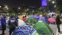 Organizaciones piqueteras continúan el acampe sobre la avenida 9 de julio 20220331