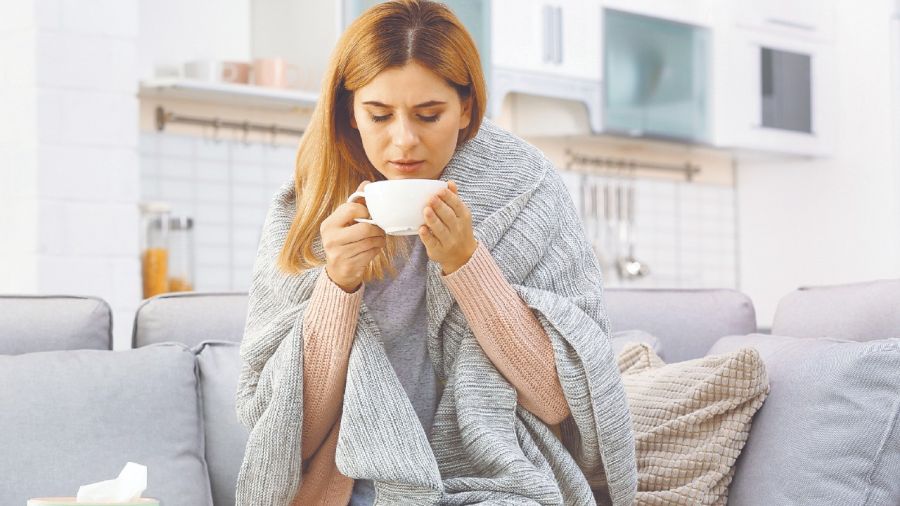 Los síntomas suelen confundirse con el covid-19. La vacunación es la mejor forma de evitar tanto la influenza como el coronavirus