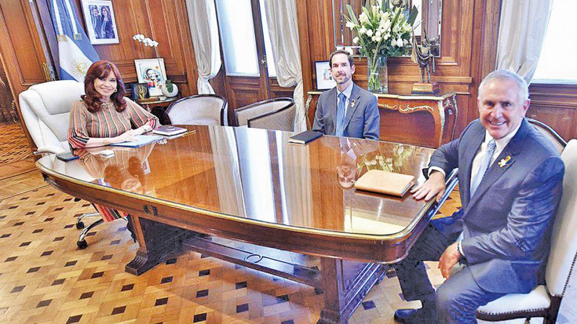 Vice-President and Senate president Cristina Fernández de Kirchner meets US Ambassador to Argentina Marc R. Stanley.