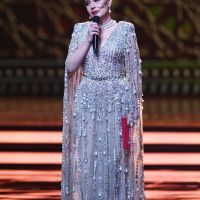 Sorteo Mundial Qatar 2022: el impactante look de Sherihan, la cantante que abrió el gran show