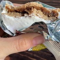 Camilo y Evaluna cocinan galletitas mientras ven los Premios Grammys