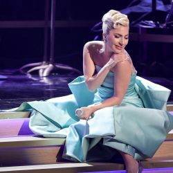 Lady Gaga actúa en el escenario durante la 64ª edición de los premios Grammy en el MGM Grand Garden Arena de Las Vegas. | Foto:VALERIE MACON / AFP