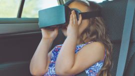 El sistema crea en el auto ambientes temáticos, a los cuales se puede acceder con solo colocarse un par de anteojos especiales