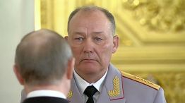 El general Alexander Dvornikov, en un acto con el presidente Vladimir Putin.