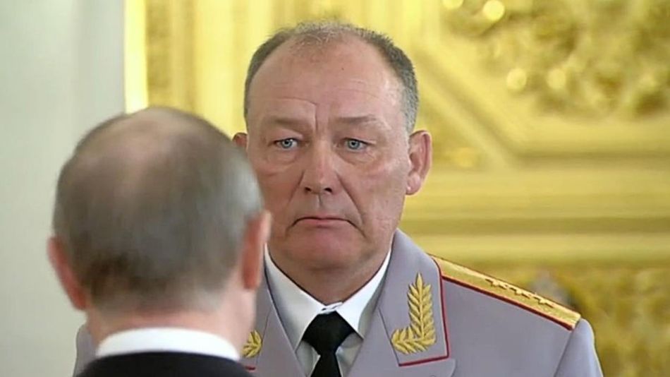 El general Alexander Dvornikov, en un acto con el presidente Vladimir Putin.