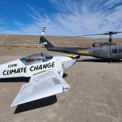 Dos aviadores argentinos construyeron su propio avión para hacer una travesía aérea de 40.000 km unir Ushuaia con Alaska en un viaje experimental.
