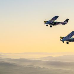 El 24 de abril los paracaidistas Luke Aikins y Andy Farrington protagonizarán Plane Swap: ¡van a cambiar de aviones en el aire! 