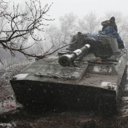 Artilleros ucranianos mantienen su posición en la región de Luhansk. | Foto:Anatolii Stepanov / AFP
