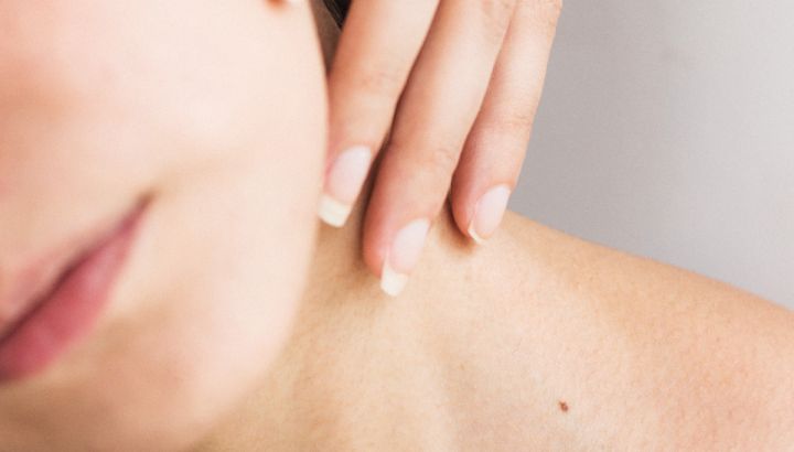 Esta es la hierba medicinal que actúa con rapidez para combatir las imperfecciones en la piel