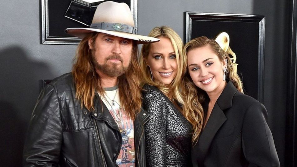 Los padres de Miley Cyrus se divorcian después de 28 años juntos
