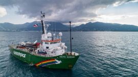 El rompehielos Arctic Sunrise está realizando una travesía informativa desde Ushuaia a Buenos Aires.