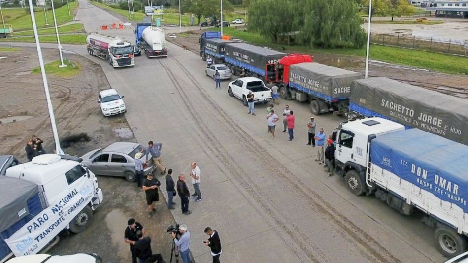 Paro de transportistas de granos
