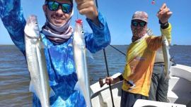 La pesca de pejerreyes es muy buscada en Semana Santa.