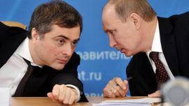 Vladislav Surkov, ideólogo del "putinismo" y "titiritero" de Putin": ¿víctima de una purga en el Kremlin?