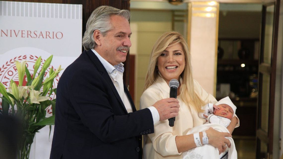President Alberto Fernández and First Lady Fabiola Yáñez present their son Francisco. 