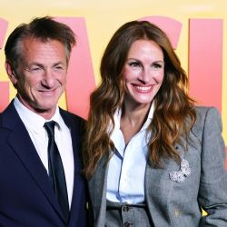 Sean Penn y Julia Roberts asisten al estreno mundial de GASLIT en la ciudad de Nueva York. | Foto:Theo Wargo/Getty Images for STARZ/AFP