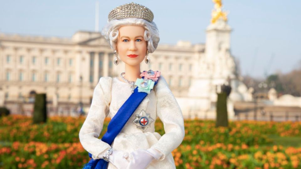 Reina Isabel II en versión Barbie