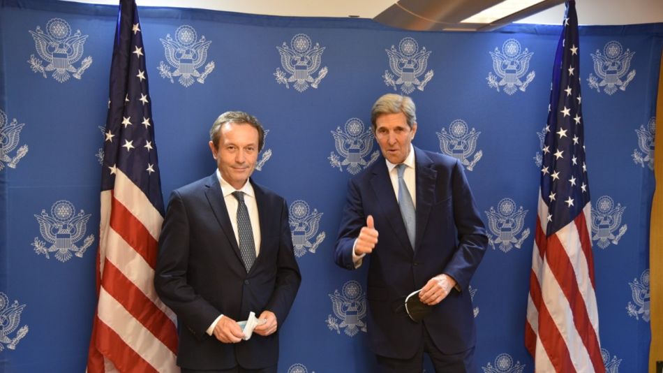 20220422 Gustavo Beliz y John Kerry.
