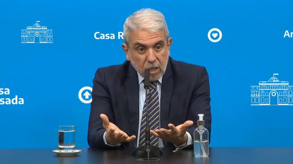 Aníbal Fernández redobló las críticas contra Macri: “No tiene ni guante blanco”