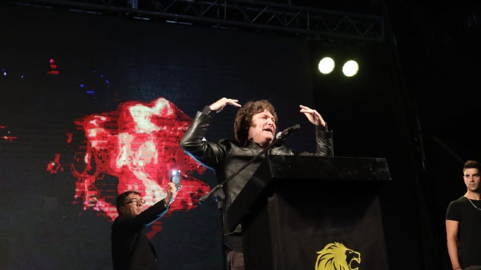 Javier Milei, en Mendoza: "El peso es la moneda de la casta, no sirve ni para abono"