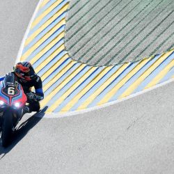 El piloto alemán Philipp Ottl, de la Ducati Formula EWC N6, compite durante la segunda sesión de entrenamientos clasificatorios de la 45ª edición de las 24 horas de Le Mans, en Le Mans, al noroeste de Francia. | Foto:JEAN-FRANCOIS MONIER / AFP