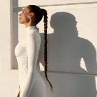 Pampita se animó a este “total white look” digno de una diosa