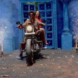 Los actores de Bollywood Kartik Aaryan y Kiara Advani posan para las fotos durante la promoción de su próxima película 'Bhool Bhulaiyaa 2' en Mumbai, India. | Foto:SUJIT JAISWAL / AFP