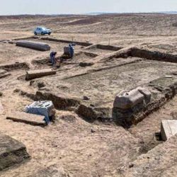 Los pilares de piedra desmoronados fueron encontrados en el sitio arqueológico Tell el-Farma, en la península del Sinaí