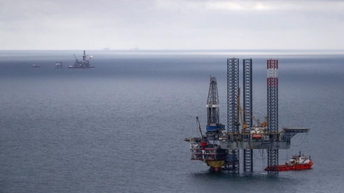 Rusia plana recortar su producción de petróleo