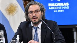 Santiago Cafiero fue al Senado y Carolina Losada lo chicaneó por su inglés: "¿Se lo traduzco?"