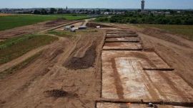 La guerrera fue enterrada en el cementerio neolítico de Fleury-sur-Orne, ubicado cerca de Caen, al norte de Francia,