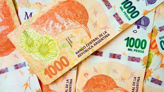 Solo efectivo: La Argentina sigue inundada de billetes que cada vez valen menos