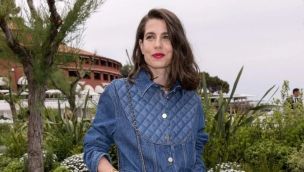 Jeans: Charlotte Casiraghi llevó al desfile de Chanel esta tendencia atemporal