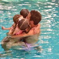 Benjamín Vicuña de campamento con su hijo Benicio