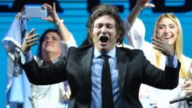 Víctor Beker: "La dolarización de la economía que propone Milei puede hacerse, pero la consecuencia es la pérdida del poder adquisitivo"