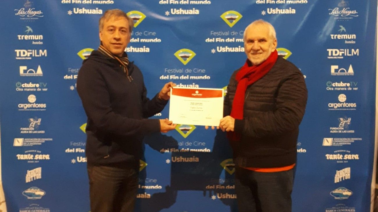 Jorge Maestro fue el encargado de entregar el Premio de Argentores. En la foto con el programador del festival, Javier Luzi.