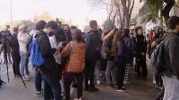 20220509 Protesta en el Colegio Bernardino Rivadavia contra un docente acusado de abuso